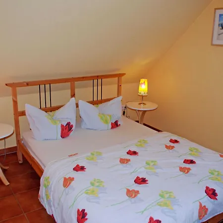 Zum Ostseestrand Mit Terrasse Hébergement de vacances Lobbe