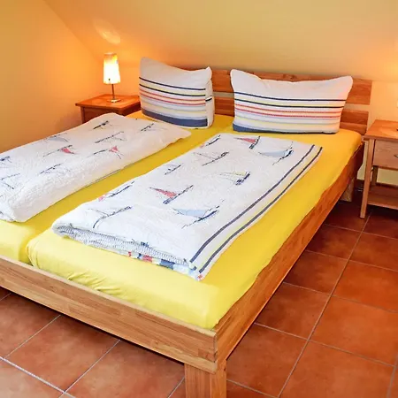 Zum Ostseestrand Mit Terrasse * Lobbe