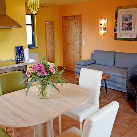 Zum Ostseestrand Mit Terrasse Hébergement de vacances