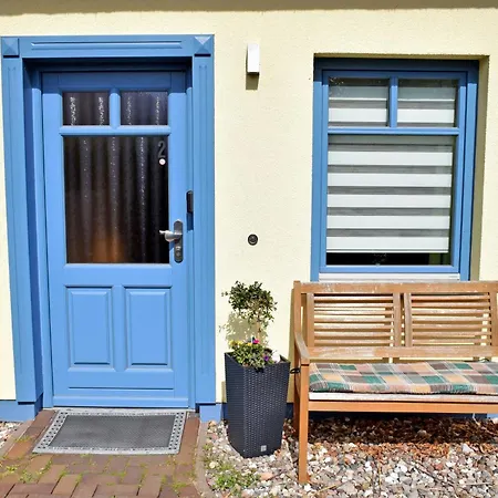 Zum Ostseestrand Mit Terrasse Hébergement de vacances Lobbe